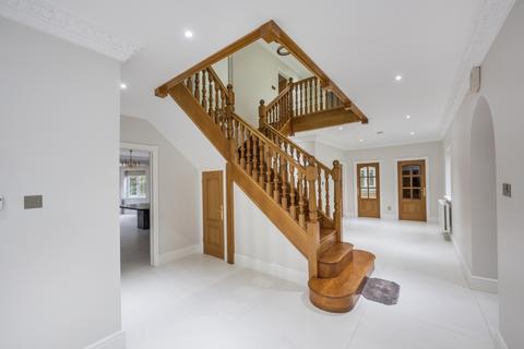 6 bedroom detached house to rent, Dukes Kiln Drive Gerrards Cross