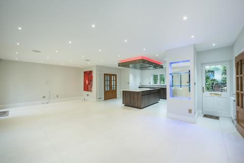 6 bedroom detached house to rent, Dukes Kiln Drive Gerrards Cross