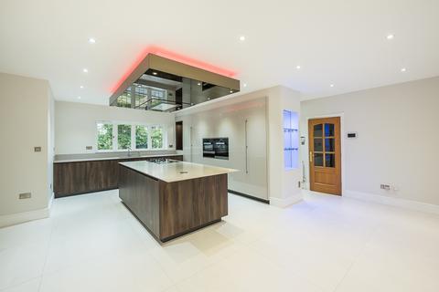 6 bedroom detached house to rent, Dukes Kiln Drive Gerrards Cross