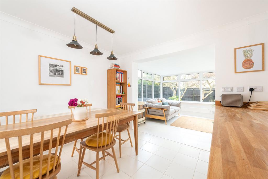 Dining To Garden Rm