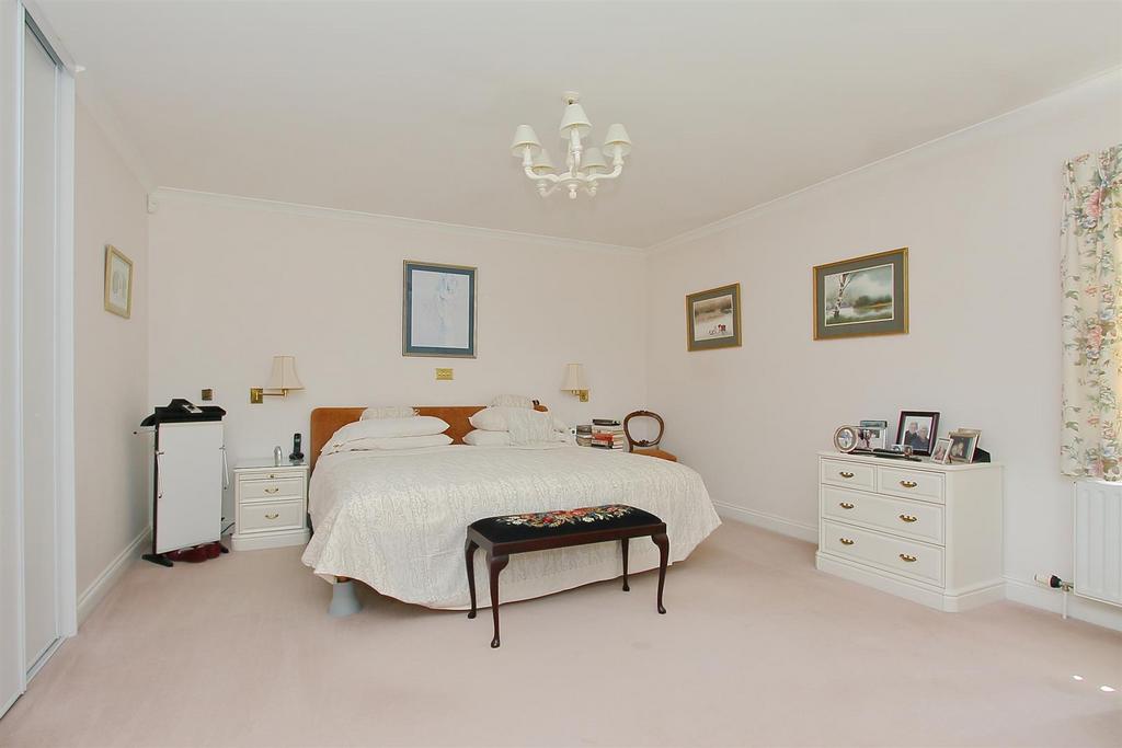 Peagreen lodge PH42 copy.jpg
