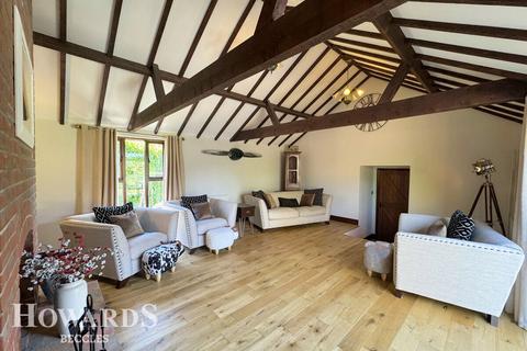 4 bedroom barn conversion for sale, Staithe Road, Beccles