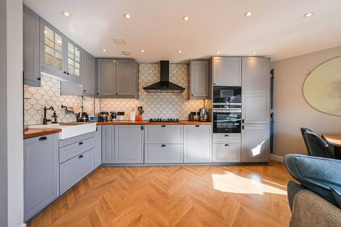 2 bedroom flat for sale, Benwell Road, Islington, London, N7