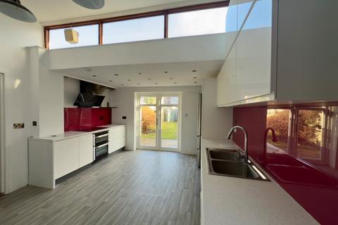 4 bedroom terraced house for sale, St. Andrews Road, Gosport