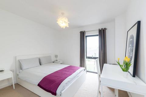 2 bedroom flat to rent, Boathouse Apartments, Poplar, London, E14