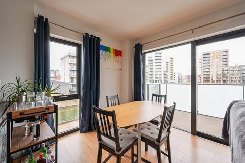 2 bedroom flat to rent, Boathouse Apartments, Poplar, London, E14