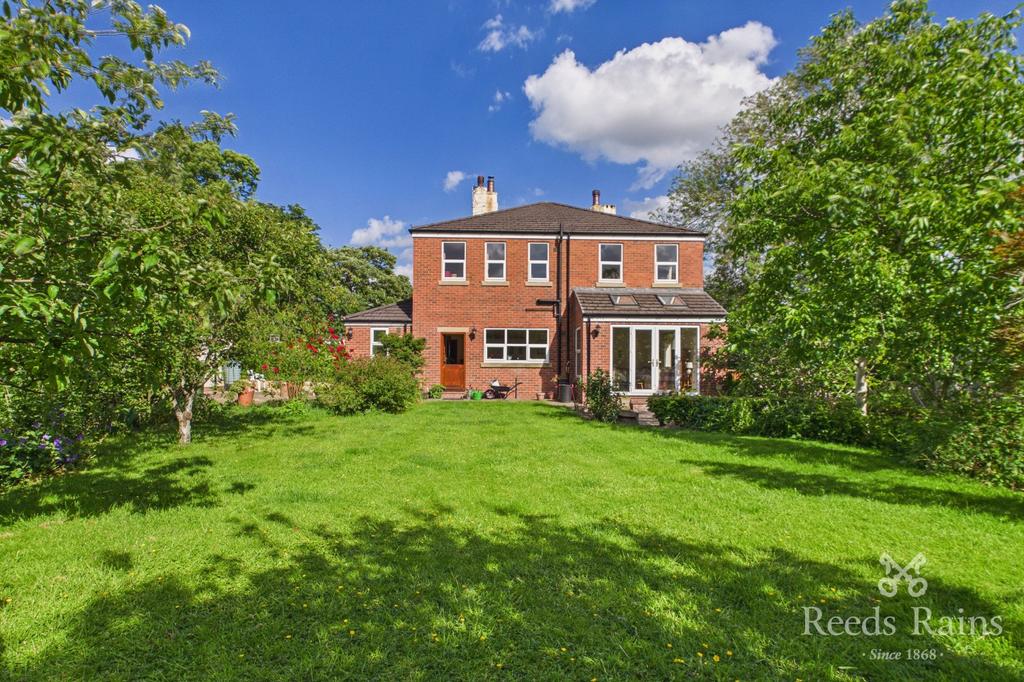 5 bedroom semi-detached house for sale