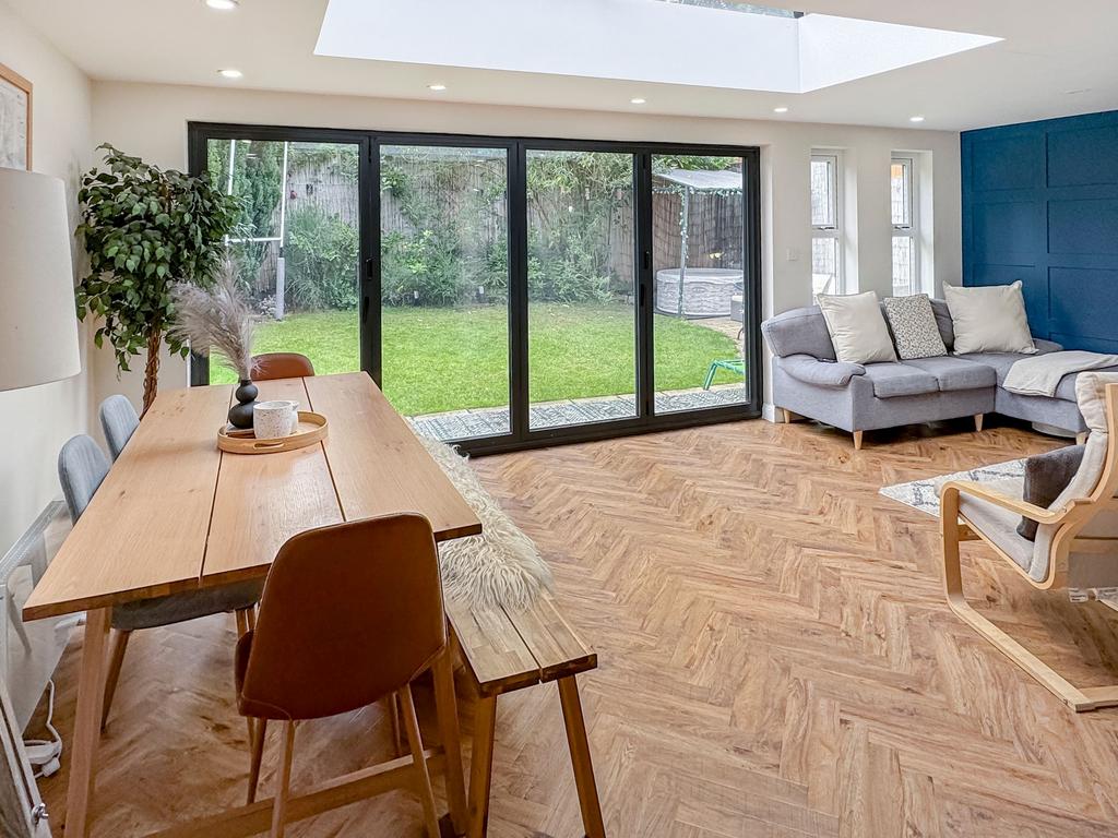 Dining/Lounge Area