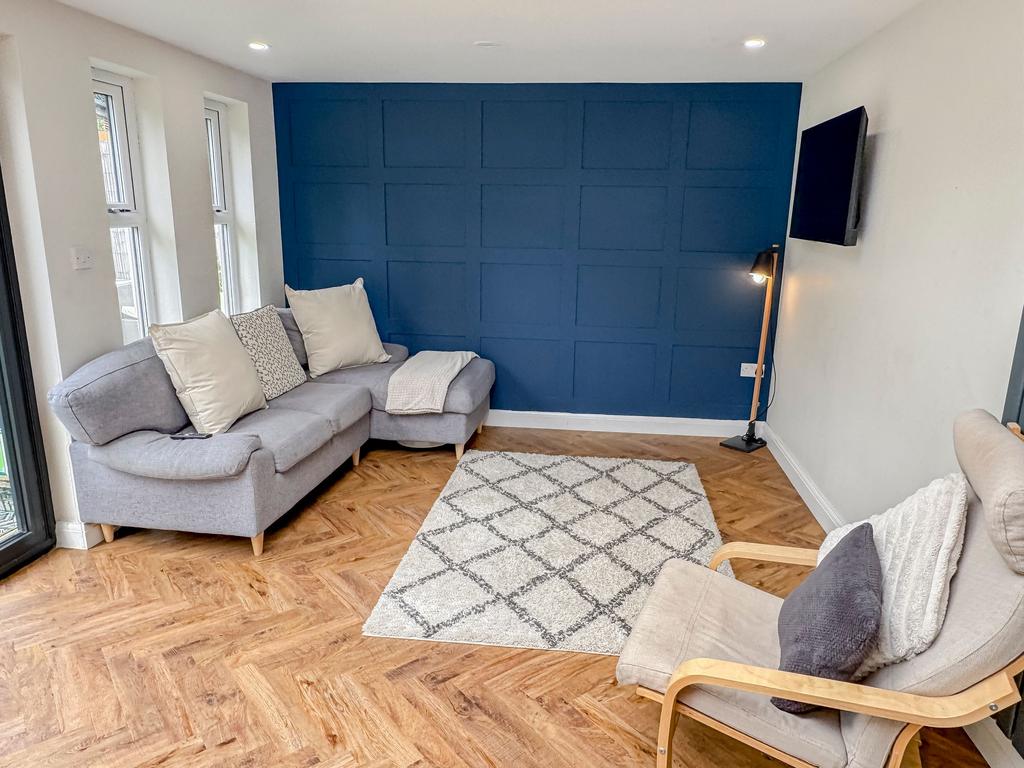 Dining/Lounge Area