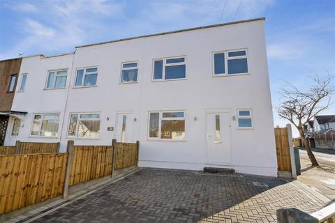 3 bedroom end of terrace house to rent, Howard Avenue, Bexley