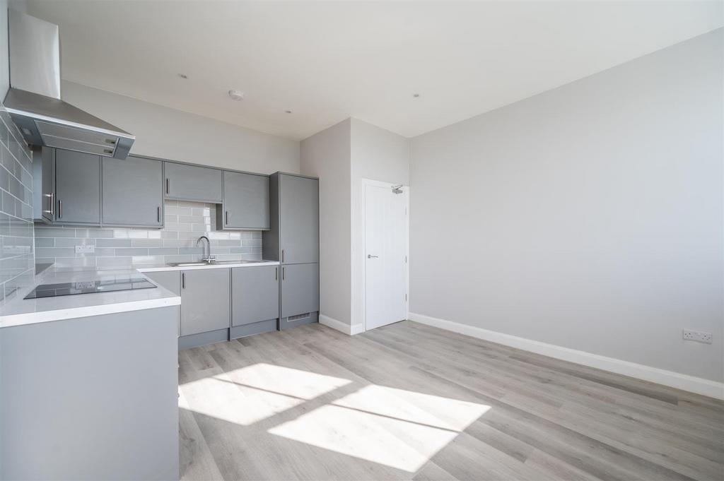 Flat 7 41 Norfolk Crescent Sea Front 26 8.jpg