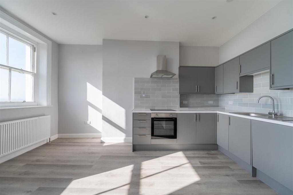 Flat 7 41 Norfolk Crescent Sea Front 26 10.jpg