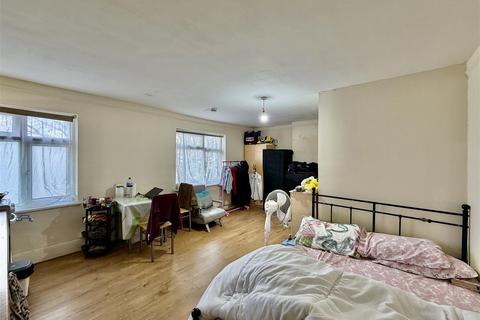 undefined, Hanworth Road, Hounslow TW3