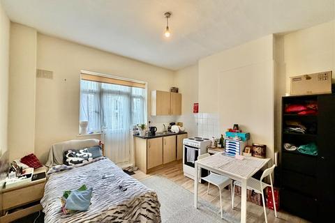 undefined, Hanworth Road, Hounslow TW3