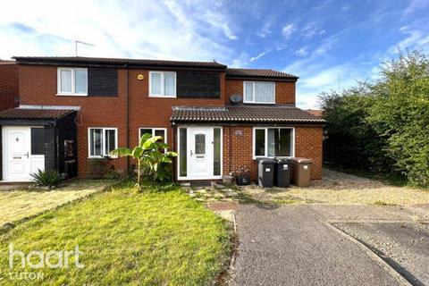 4 bedroom semi-detached house to rent, Linnet Close, LUTON