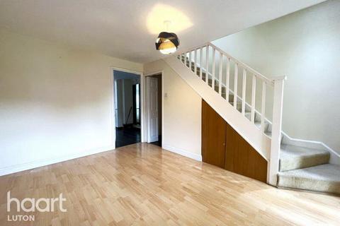 4 bedroom semi-detached house to rent, Linnet Close, LUTON