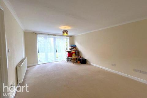 4 bedroom semi-detached house to rent, Linnet Close, LUTON
