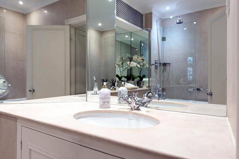 4 bedroom flat to rent, Knightsbridge, Kensington and Chelsea, London, SW1X
