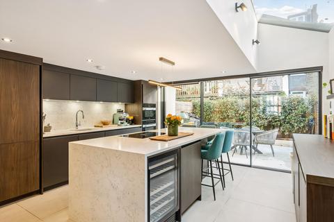 4 bedroom terraced house for sale, Sugden Road, London, SW11