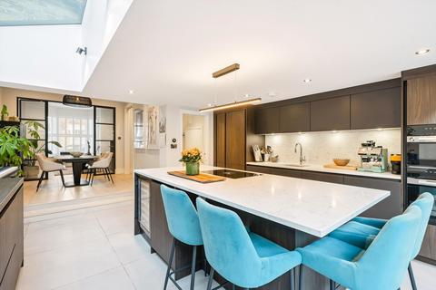 4 bedroom terraced house for sale, Sugden Road, London, SW11