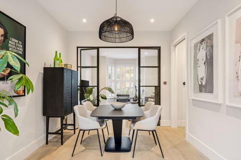 4 bedroom terraced house for sale, Sugden Road, London, SW11