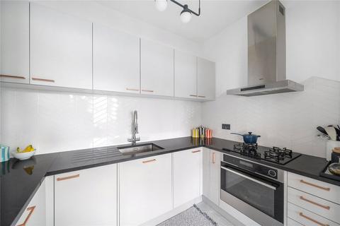 3 bedroom flat for sale, Cavendish Road, London, SW12
