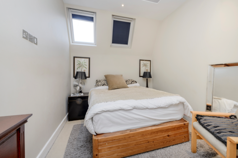 2 bedroom flat to rent, Blythe Road, London, W14