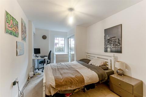 3 bedroom flat to rent, Wallwood Street, London, E14