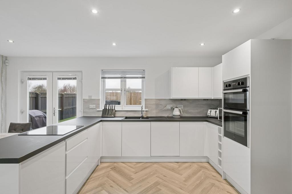Kitchen/ Dining Area