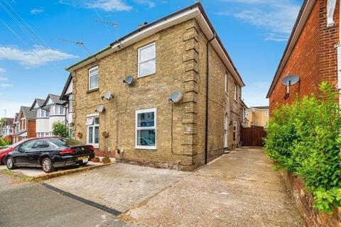 2 bedroom flat to rent, Nightingale Grove, Southampton SO15