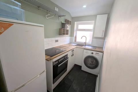2 bedroom flat to rent, Nightingale Grove, Southampton SO15