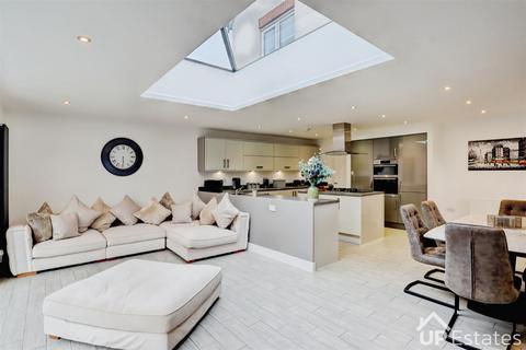 5 bedroom detached house for sale, Doverton Close, Nuneaton