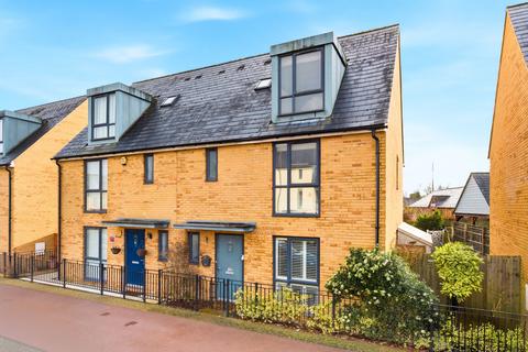 4 bedroom semi-detached house for sale, Fen Street, Brooklands, MK10