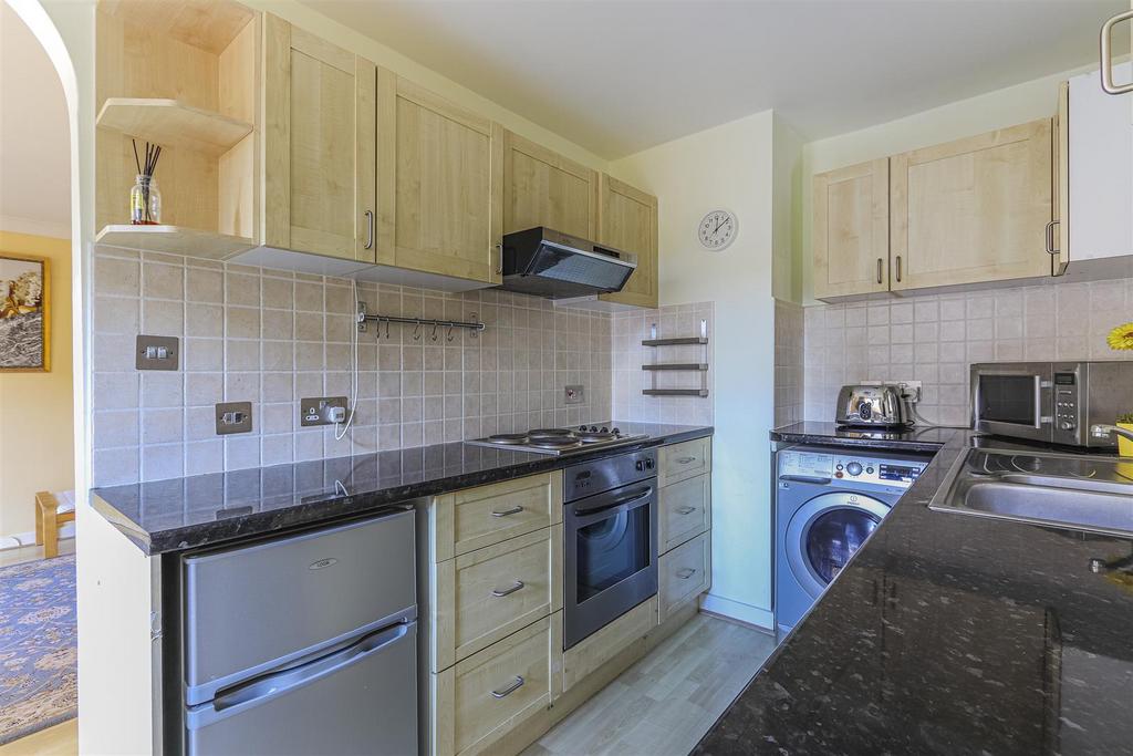 Caernarvon Court 1-10.jpg