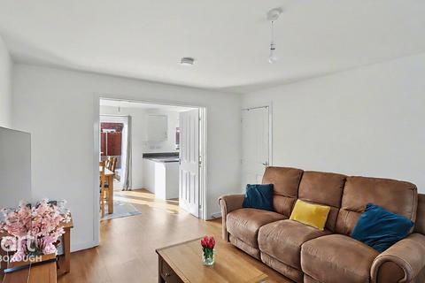 4 bedroom detached house for sale, Wilton Avenue, Hampton Gardens