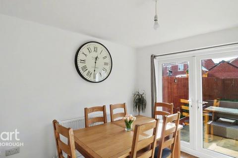 4 bedroom detached house for sale, Wilton Avenue, Hampton Gardens