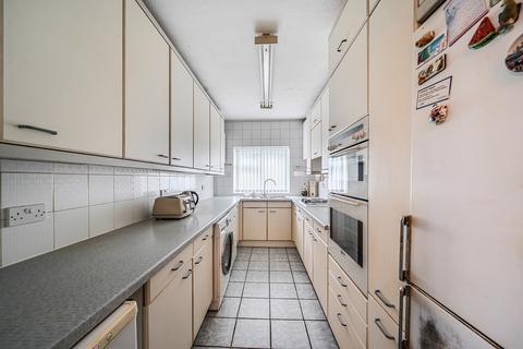 3 bedroom ground floor flat for sale, Lodge Close, Edgware, Greater London. HA8 7RL