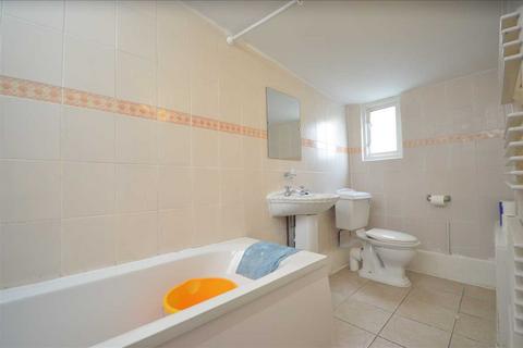 3 bedroom terraced house for sale, Park Avenue, East Ham