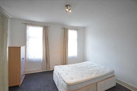 3 bedroom terraced house for sale, Park Avenue, East Ham