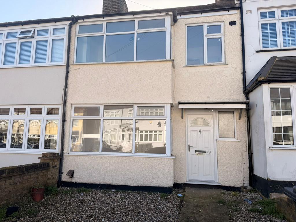 Spacious 3 Bedroom House in Hornchurch on Benets