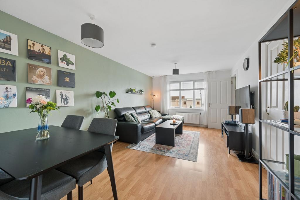 Lounge/ Dining Area