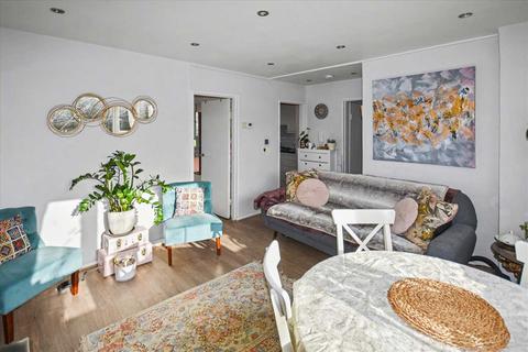 1 bedroom flat for sale, Thames Road, Chiswick