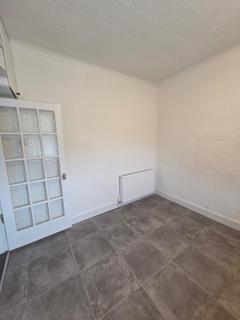 3 bedroom flat to rent, Main Street, Auchinleck, KA18