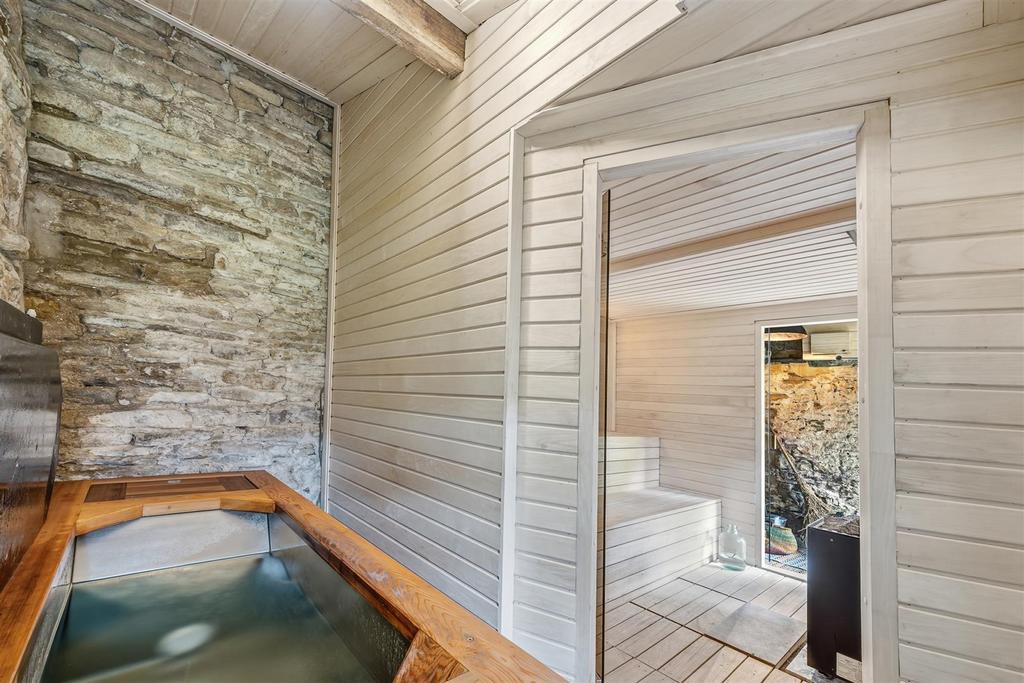 Ice Bath/Sauna