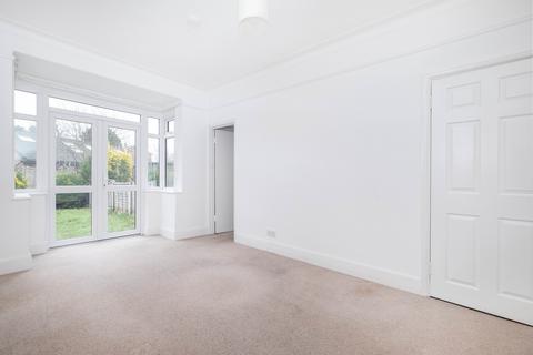 1 bedroom flat to rent, Holly Bush Lane Hampton TW12