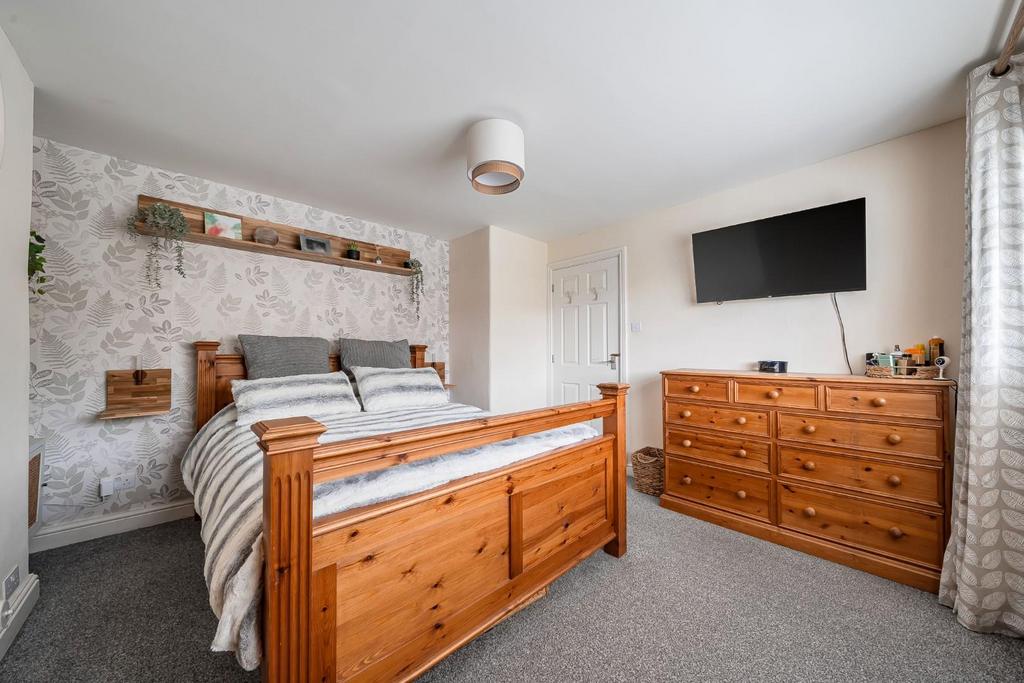 Bed 1.jpg