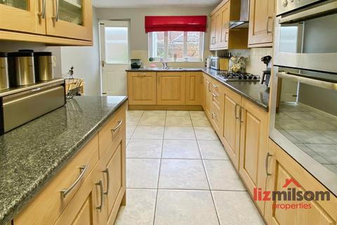 3 bedroom detached house for sale, Aston Drive, Newhall DE11
