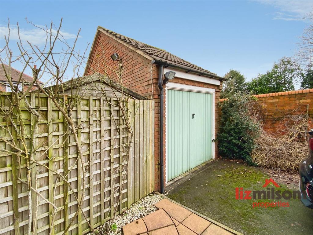 Detached garage