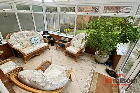 3 bedroom detached house for sale, Aston Drive, Newhall DE11