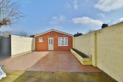 3 bedroom end of terrace house for sale, Aldborough Spur, Slough